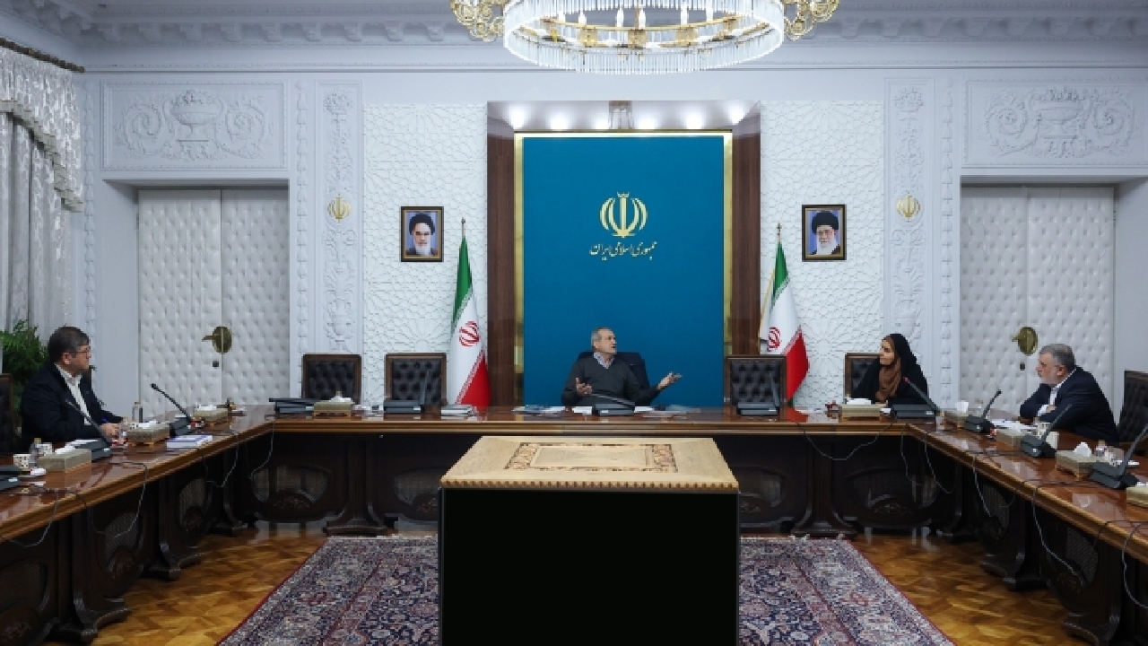 پزشکیان: توسعه حمل و نقل ریلی حومه‌ای تهران می‌تواند پیشران توسعه آن به دیگر استان‌ها باشد