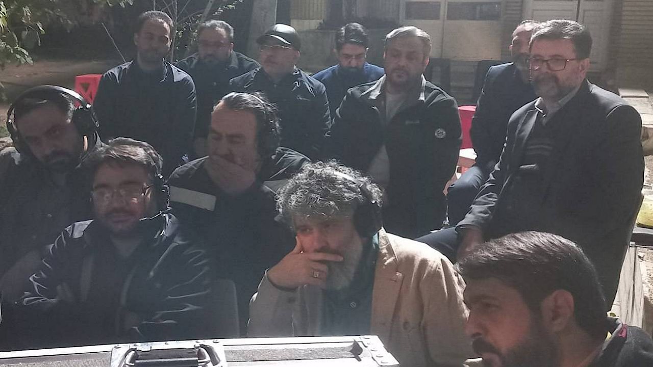 بازدید معاون سیما از پشت‌صحنه سریال «عزیزآباد»/ تأکید بر بلوغ تولیدات آپارتمانی در تلویزیون