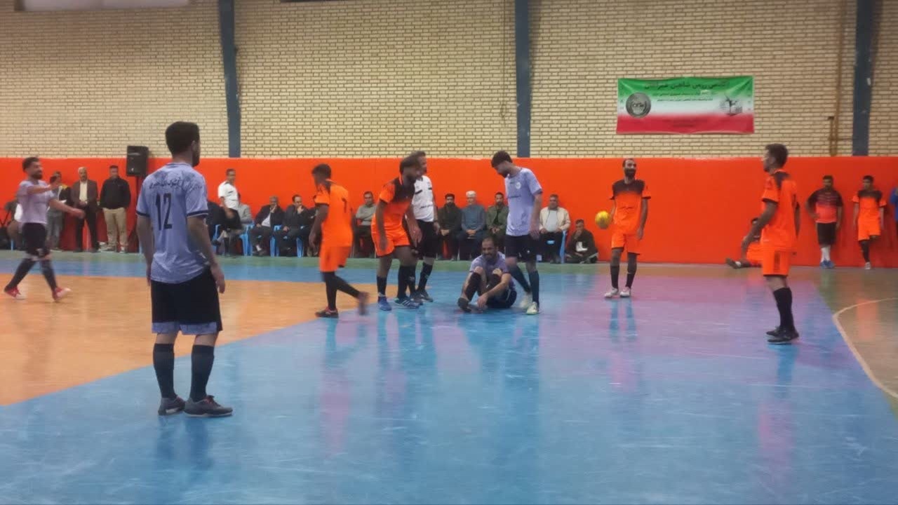 گزارش تصویری از برگزاری فینال مسابقات لیگ فوتسال صالح‌آباد