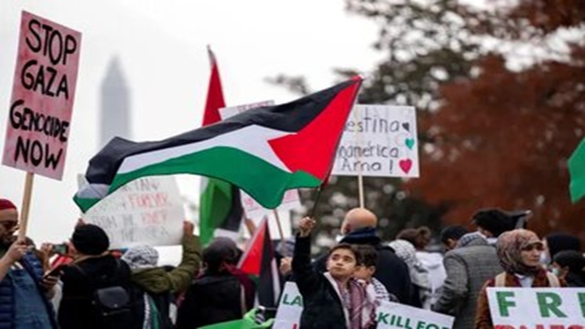 ادامه سرکوب آزادی بیان در دولت ترامپ با اخراج استادیار ایرانی + فیلم