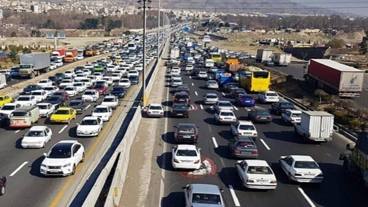 ترافیک اتوبان قزوین کرج رانندگان را به دردسر انداخت + فیلم