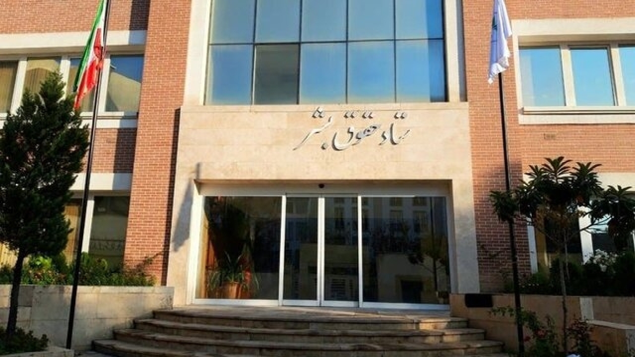 خودکشی میترا عباسی در زندان وکیل آباد صحت ندارد
