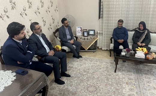 دیدار مدیرکل صدا و سیمای گیلان با خانواده شهید رجب پور در لاهیجان