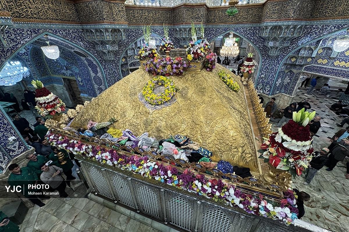 گل آرایی ضریح منور حضرت معصومه (س)