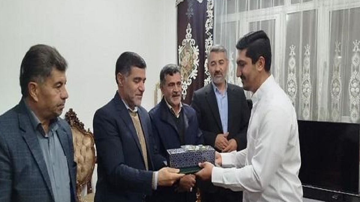 باشگاه خبرنگاران -بازگرداندن کیف یک میلیارد تومانی گم شده در عجب شیر