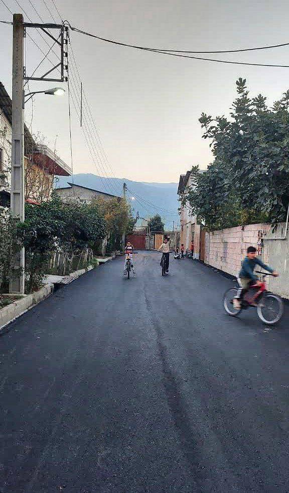 شادی کودکان روستا&zwnj;های دشتی کلاته بندرگز از آسفالت کوچه&zwnj;های روستا