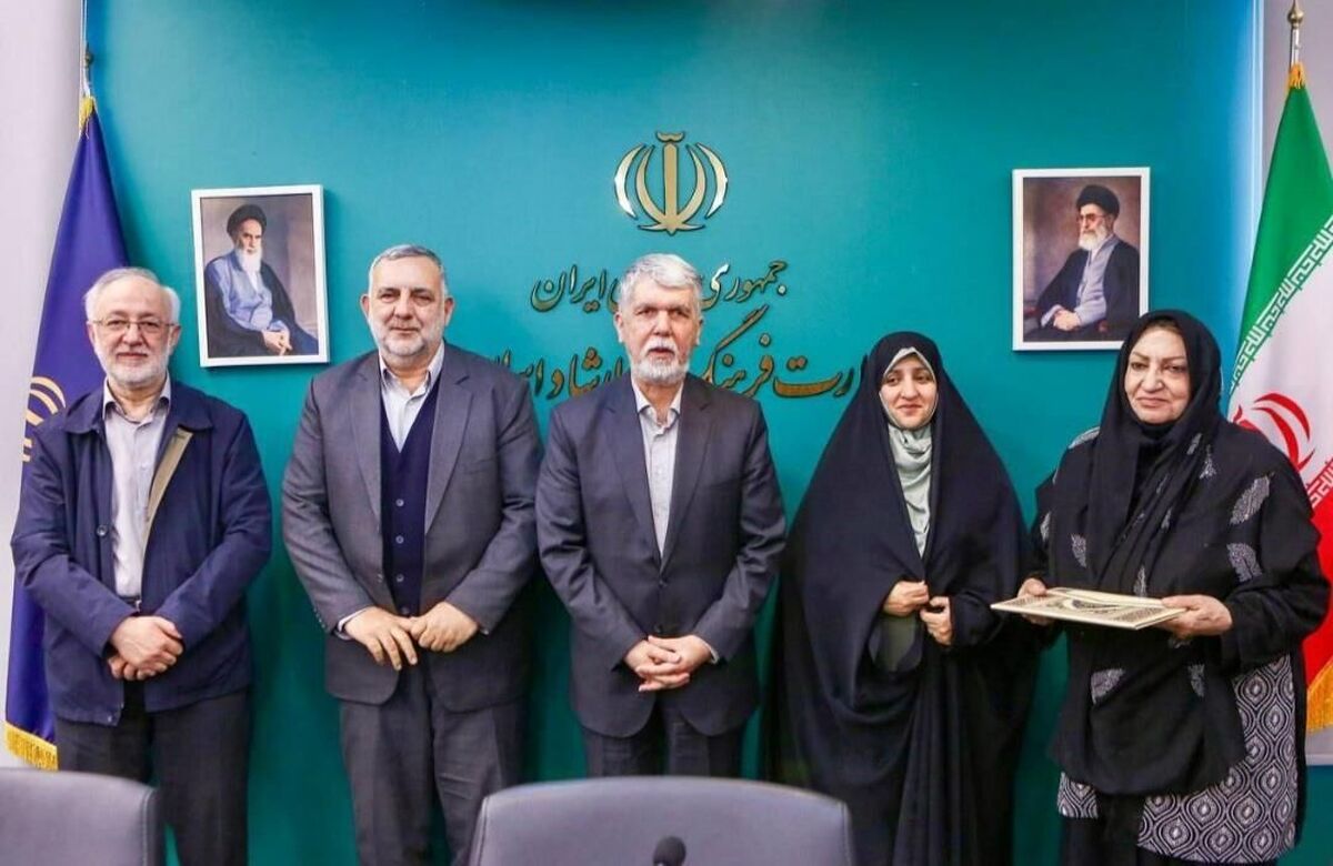 باشگاه خبرنگاران -وزیر فرهنگ: دفاع مقدس وجوه زنانه اعجاب انگیزی دارد