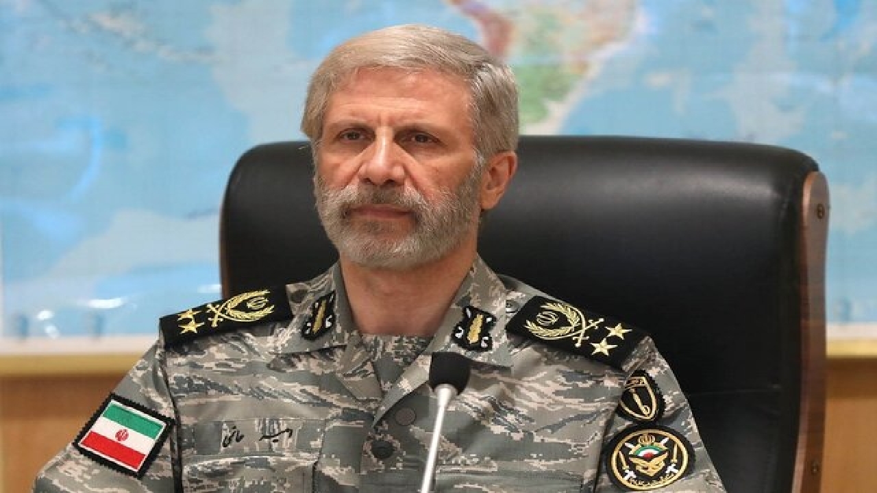 فرمانده کل ارتش: موانع پیش روی پژوهشگران برداشته شود