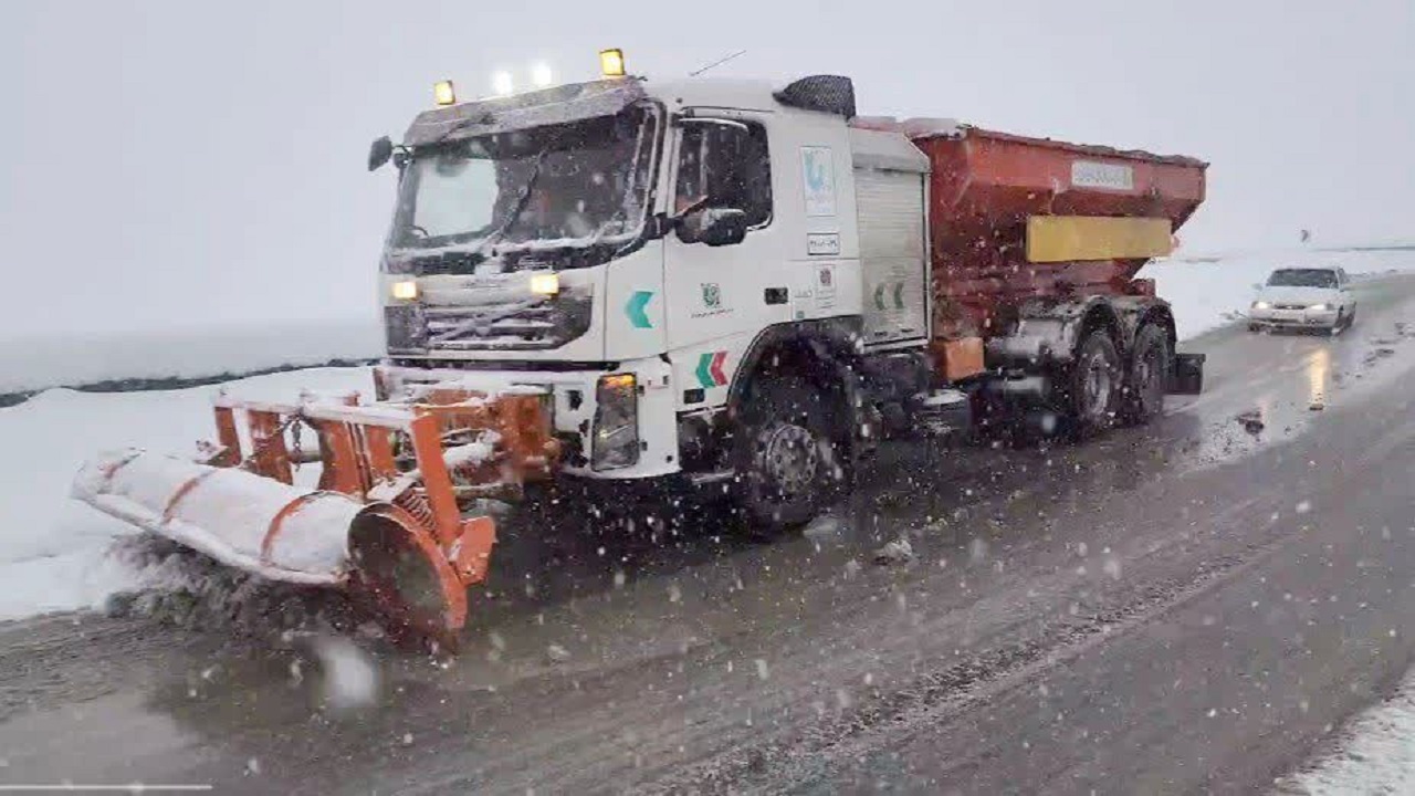 آغاز عملیات برف روبی راه‌های روستایی بخش خلجستان قم