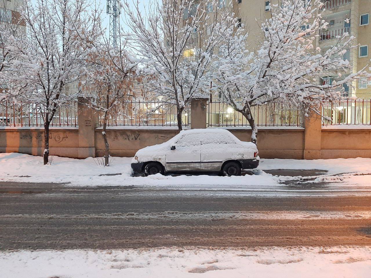 همدان با بارش برف سفیدپوش شد