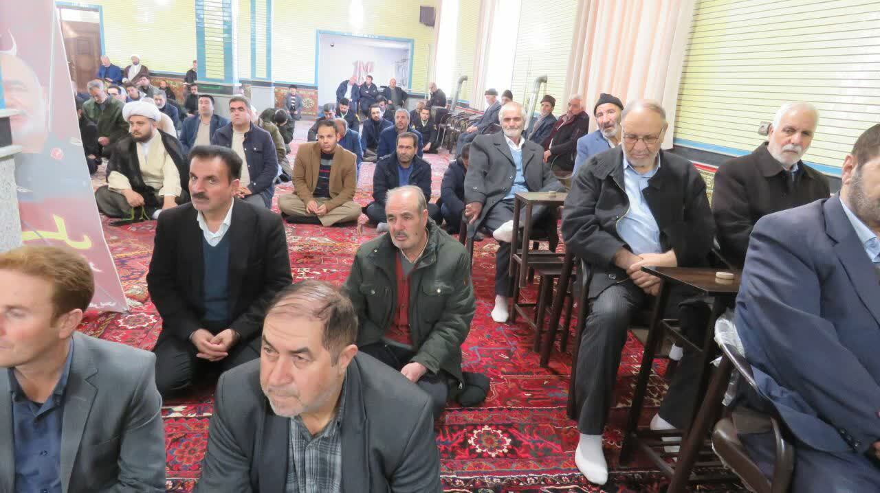 صف آرایی&zwnj;ها هریسی&zwnj;ها در صف نماز جمعه