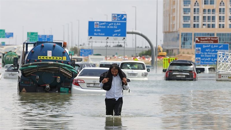 دبی و شارجه زیر آب رفتند