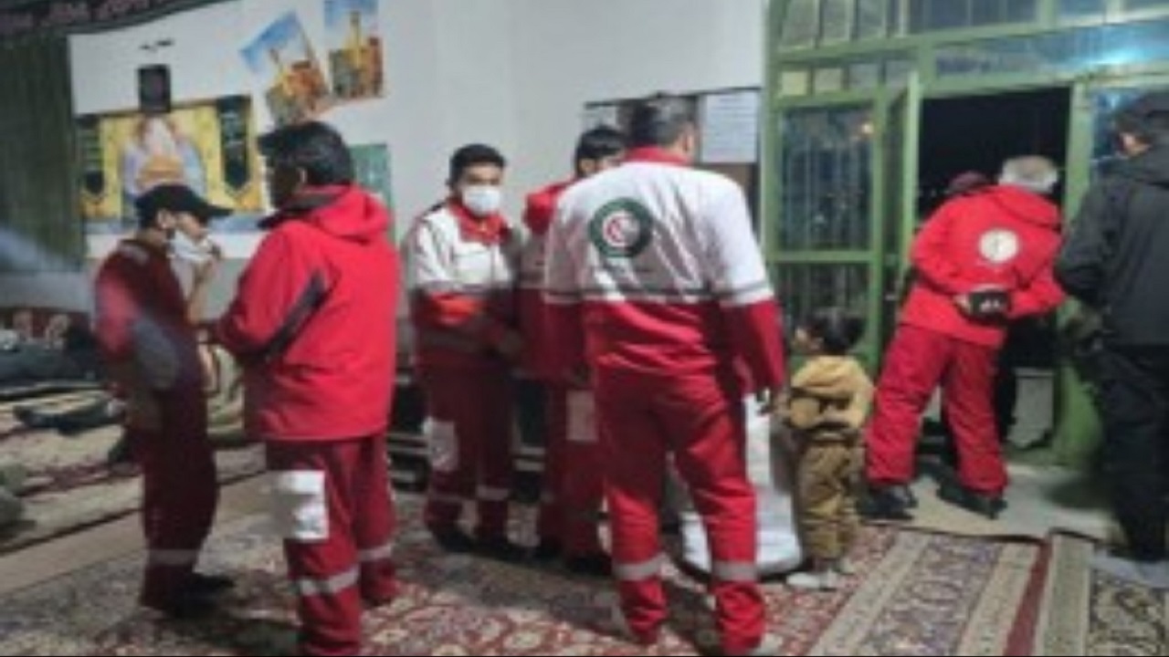 اسکان اضطراری ۱۰۰ مسافر در بردسکن خراسان رضوی به‌دلیل برف و کولاک