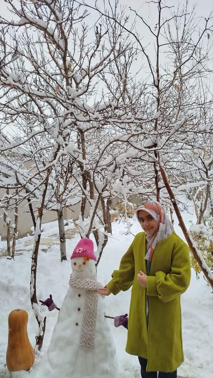 درحال تکمیل....روز&zwnj;های برفی و مهربانی/ لحظات شاد خانواده های یزدی در یک روز برفی +عکس و فیلم