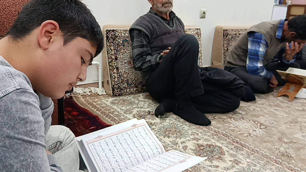 صدای دلنشین قرآن کریم در روستای توآباد پیچید