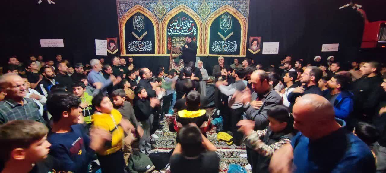 برگزاری مراسم سومین شب از مراسم عزاداری ایام فاطمیه در حسینیه زنجیرزنان صالح آباد + عکس