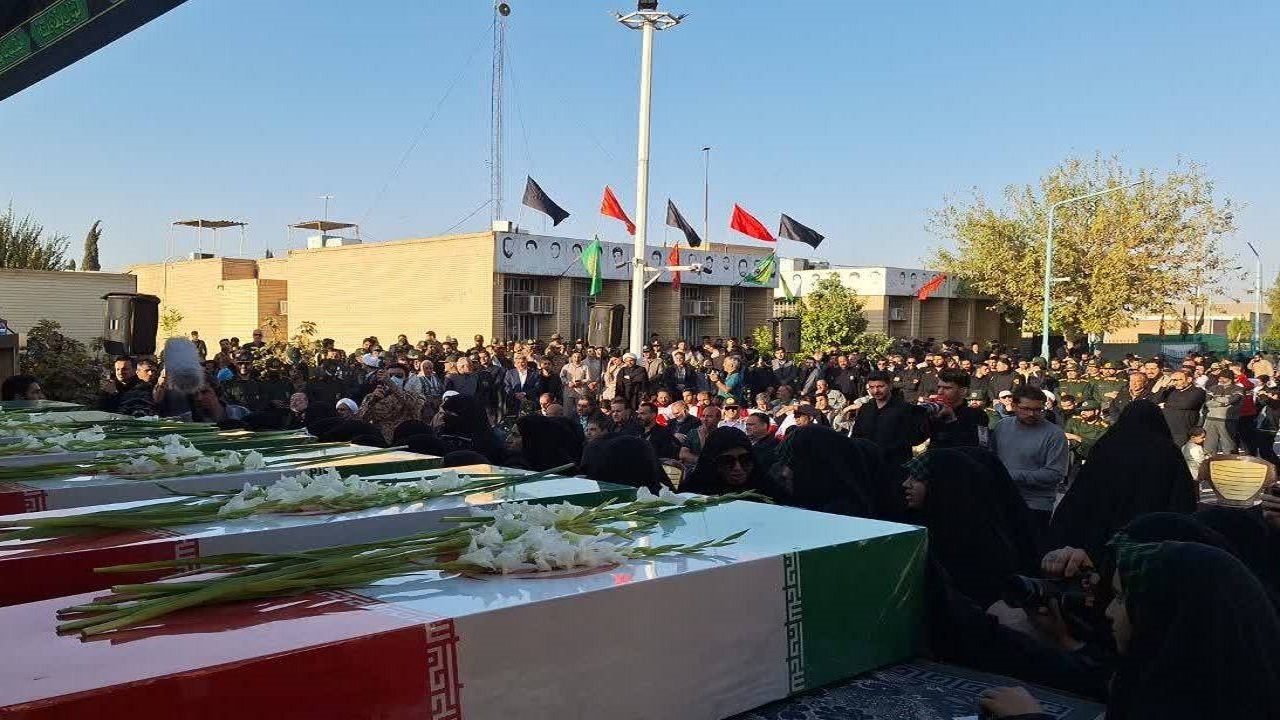 وداع با شهدای گمنام در حسینیه امیرچخماق یزد/ یزد رتبه اول کشور در پذیرش و تدفین شهدای گمنام