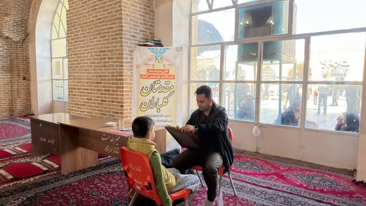 برپایی غرفه آموزشگاه هنرهای تجسمی استاد کاشکی در مسجد جامع نیشابور همزمان با هفته بسیج
