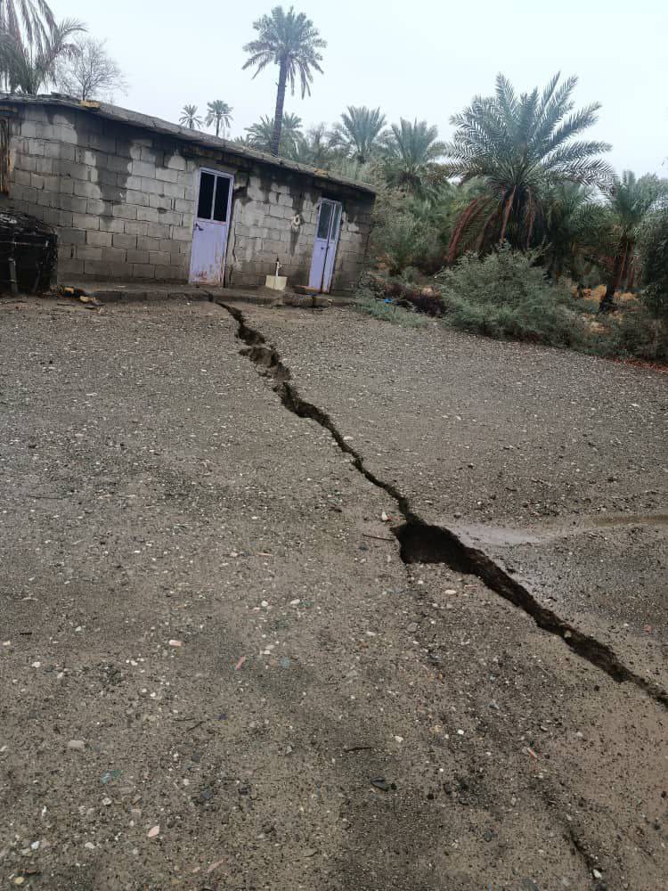فرونشست زمین در اثر بارندگی در روستای قناتنو جیرفت