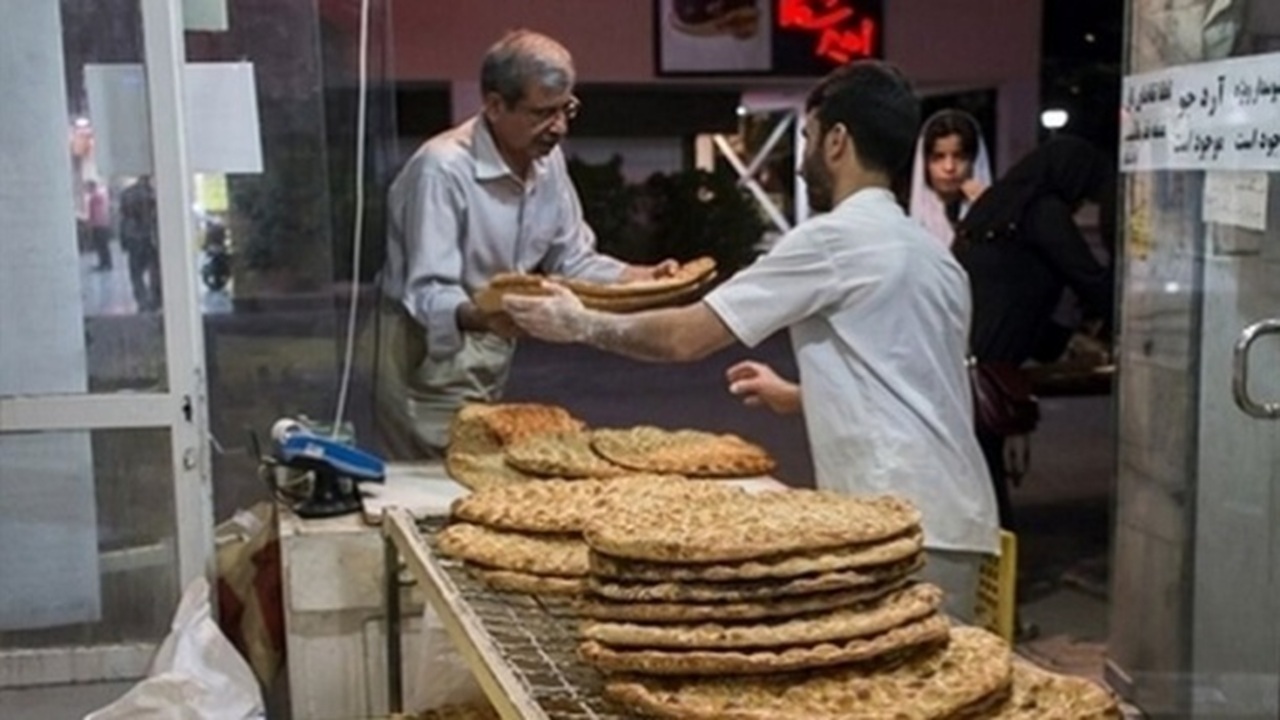 گلایه از افزایش قیمت نان در برخی از نانوایی‌های مشهد