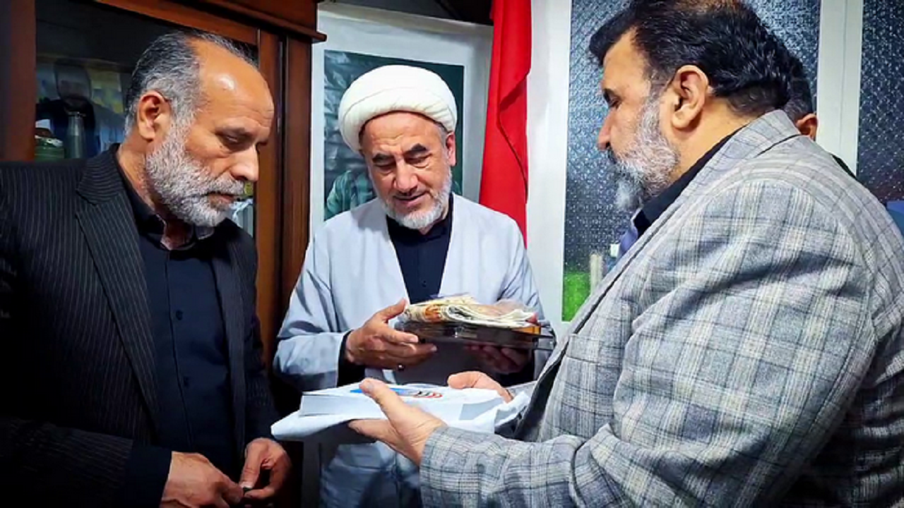 دیدار اهالی رسانه قم با خانواده شهید مختارزاده