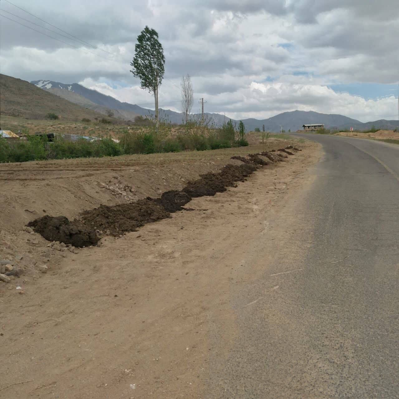 مشکلات تصرف شانه خاکی جاده باباپیر به تویسرکان در یک نگاه مشکلات تصرف شانه خاکی جاده باباپیر به تویسرکان در یک نگاه