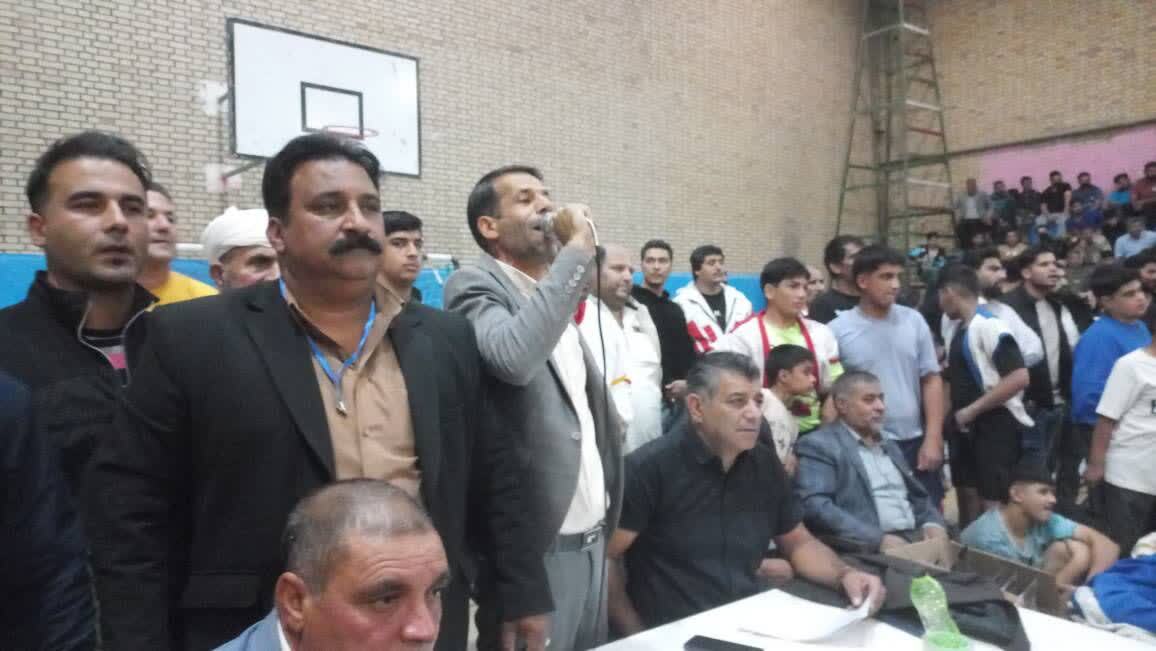 برگزاری مسابقات کشتی باچوخه در صالح آباد به مناسبت هفته بسیج