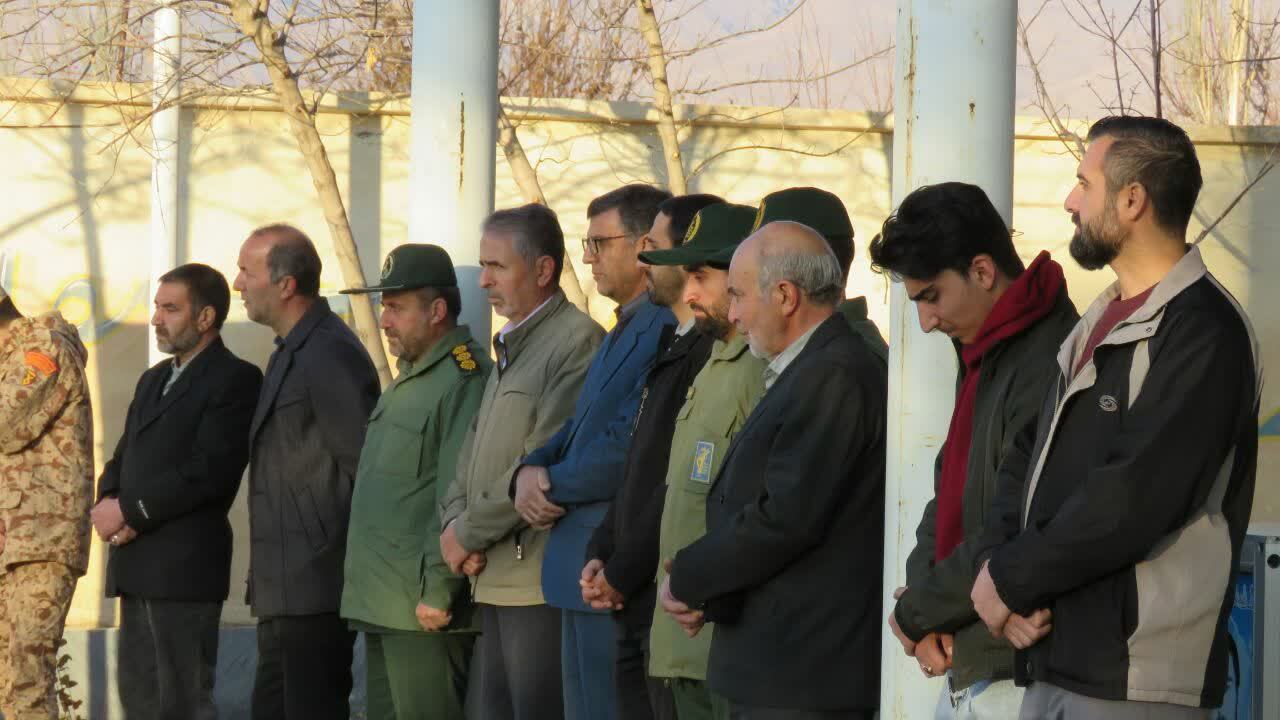 مراسم گلباران گلزار شهدای هریس در هفته بسیج مراسم گلباران گلزار شهدای هریس در هفته بسیج