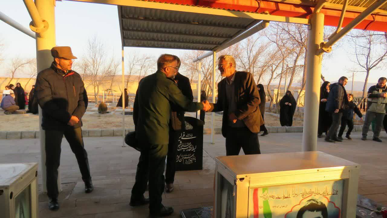 مراسم گلباران گلزار شهدا مراسم گلباران گلزار شهدا