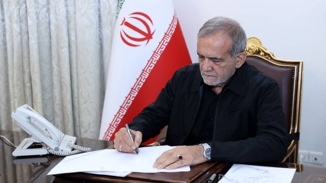 پزشکیان: آیات قرآن بیش از آنکه برای قرائت باشد، دعوت به تدبر باطنی است
