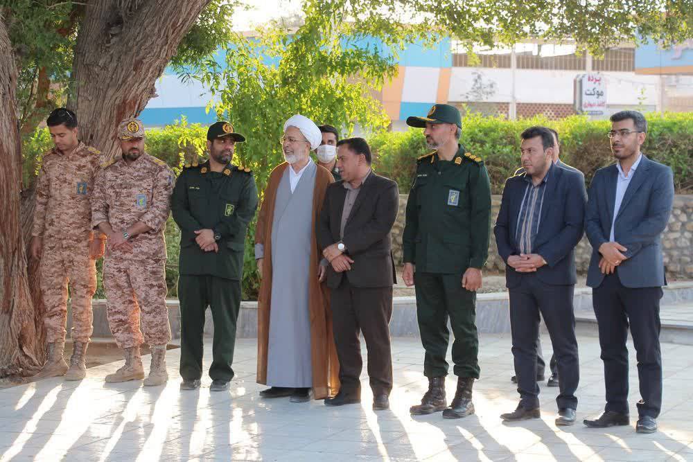برگزاری رزمایش اقتدار بسیجیان لارستانی همراه با غبارروبی قبور مطهر شهدا