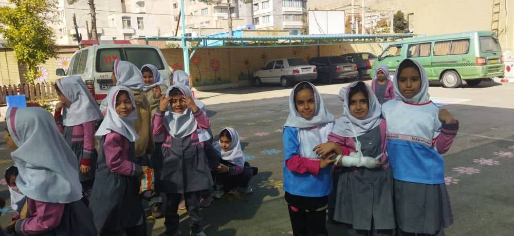 برگزاری مانور زلزله در دبستان شهید فروغی شیراز