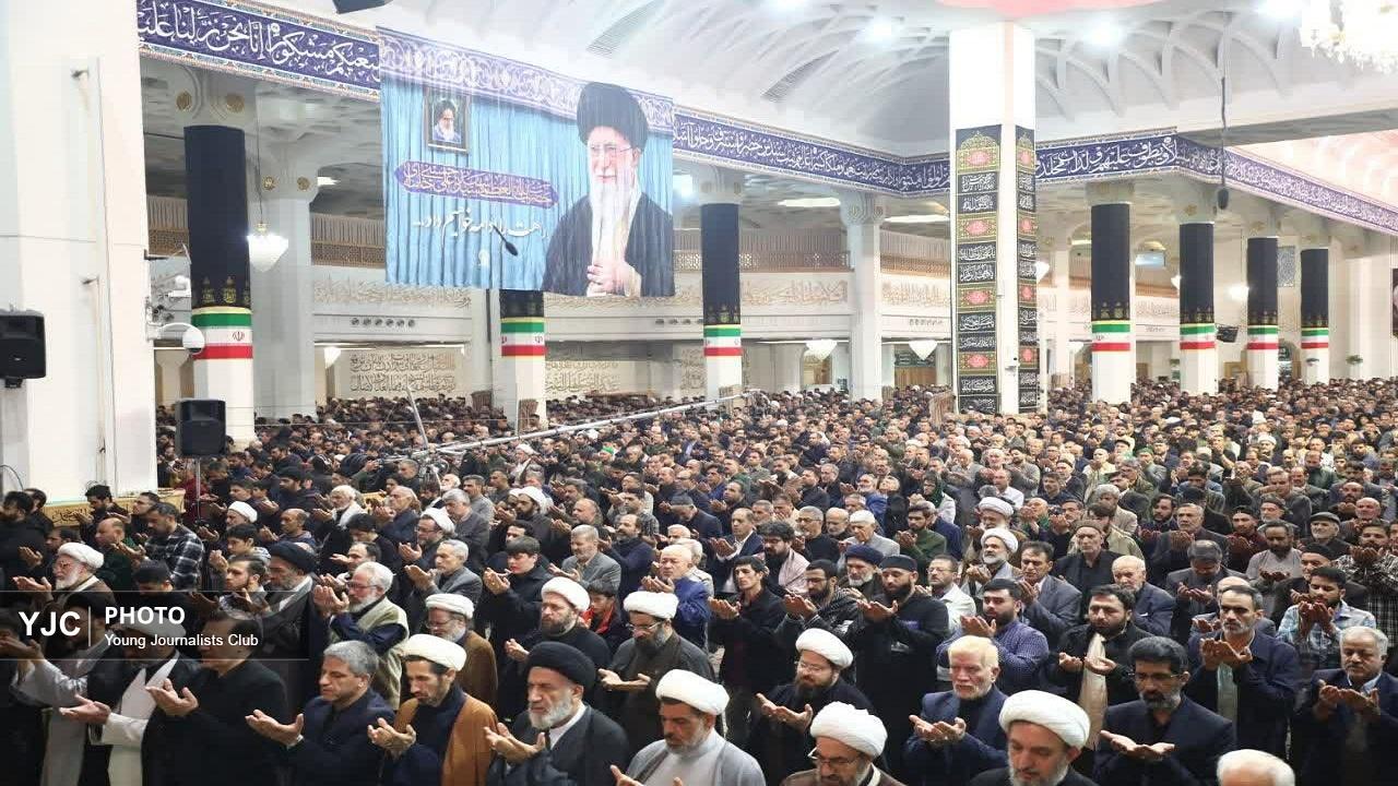 نماز عید عبودیت و مقاومت در حرم بانوی کرامت اقامه شد+تصاویر و فیلم
