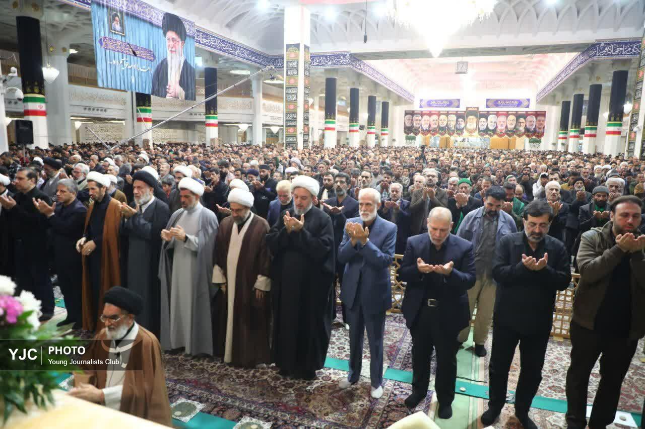 نماز عید عبودیت و مقاومت در حرم بانوی کرامت اقامه شد+تصاویر و فیلم