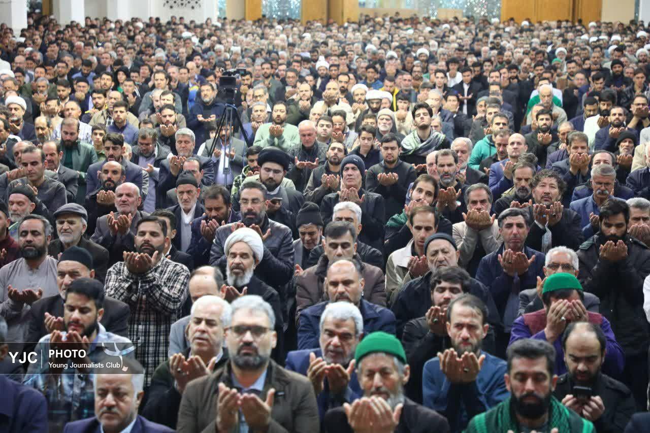 نماز عید عبودیت و مقاومت در حرم بانوی کرامت اقامه شد+تصاویر و فیلم