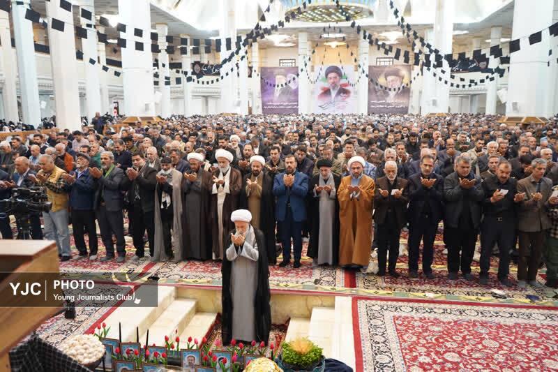 نماز عید سعید فطر در حرم شاهچراغ (ع) اقامه شد + فیلم و تصاویر