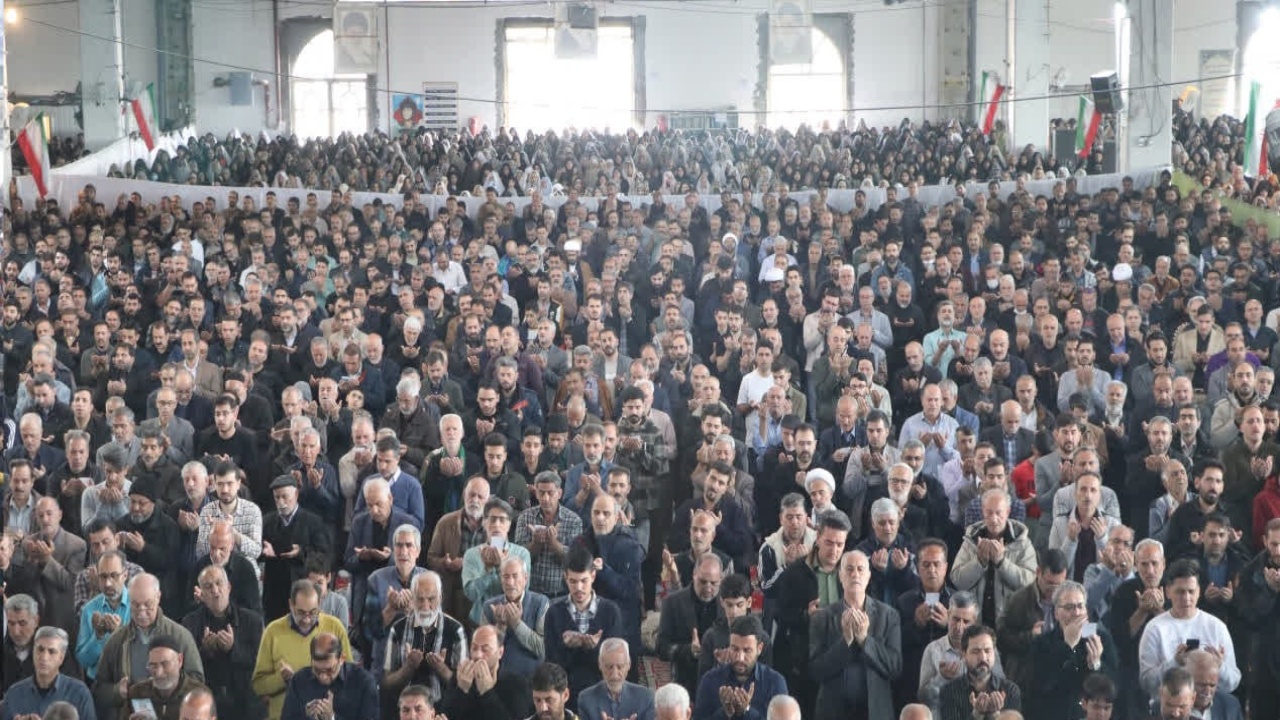 اقامه نماز بندگی در بروجرد از لنز دوربین شهروندخبرنگار