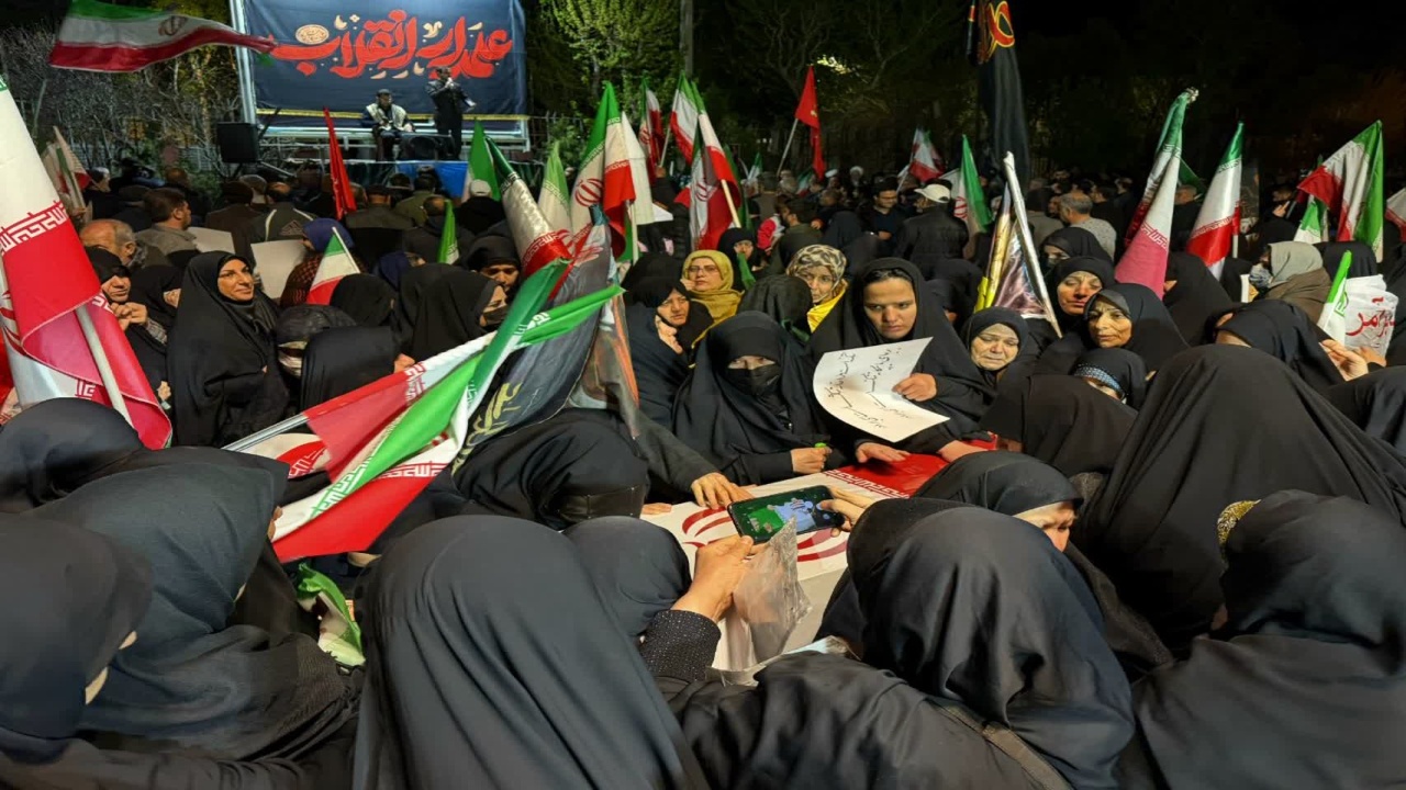گوشه‌هایی از وطن دوستی مردم انقلابی شهرری در تجمعات شبانه + عکس