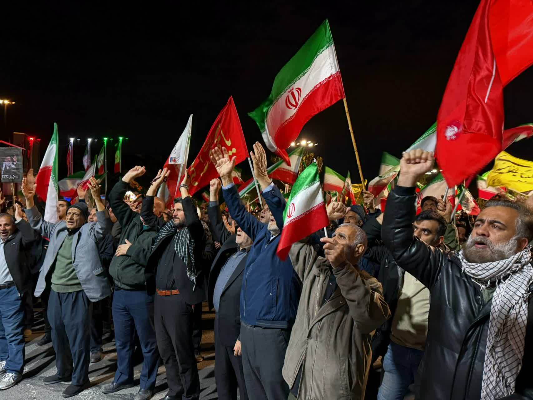 گوشه&zwnj;هایی از وطن دوستی مردم انقلابی شهرری در تجمعات شبانه