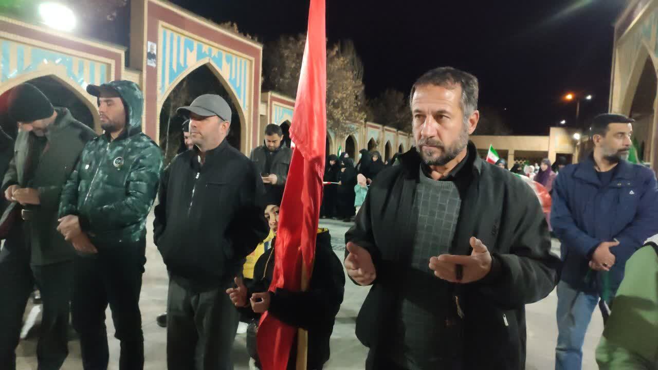 گوشه&zwnj;هایی از تجمع شبانه صالح آبادی&zwnj;ها در حمایت از رهبر انقلاب اسلامی