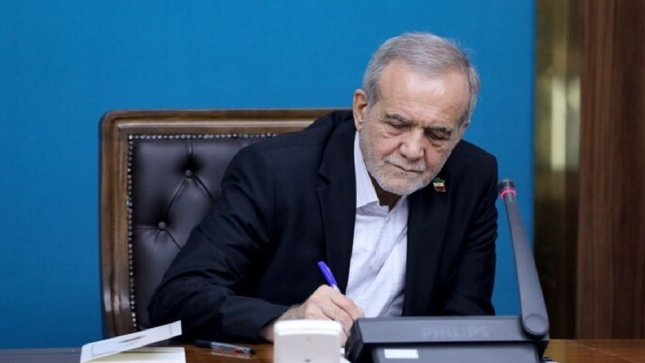 رئیس‌جمهور: شهید تنگسیری با تمام توان اقتدار نیروی دریایی سپاه را ارتقا داد