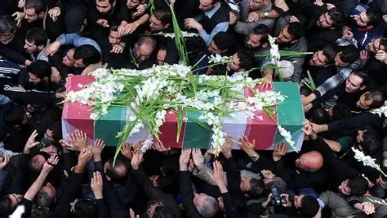 مراسم وداع باشکوه بروجردی‌ها با ۵ شهید والامقام جنگ رمضان + فیلم و عکس