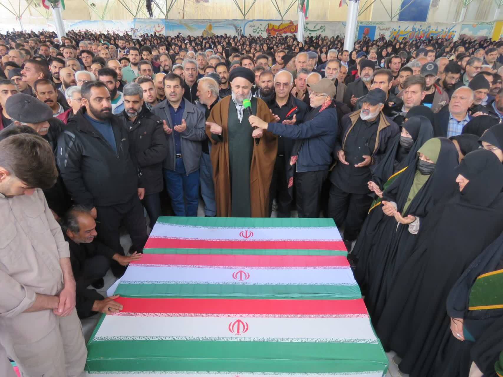 مراسم وداع باشکوه بروجردی&zwnj;ها با ۵ شهید والامقام جنگ رمضان