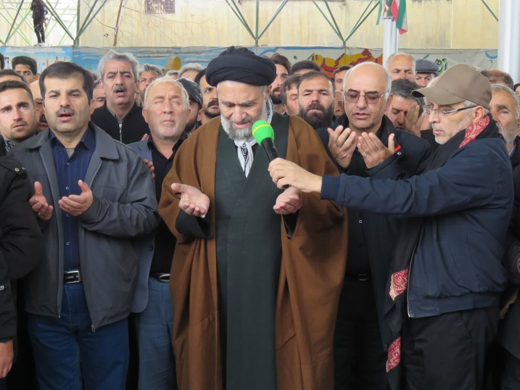 مراسم وداع باشکوه بروجردی&zwnj;ها با ۵ شهید والامقام جنگ رمضان