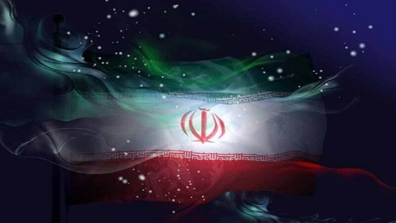 ایستادن در کنار وطن، فارغ از مرز میان «من» و «ما»