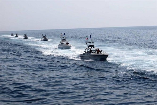 زنبورهای سرخ خلیج فارس در انتظار نیروهای آمریکایی زنبورهای سرخ خلیج فارس در انتظار نیروهای آمریکایی