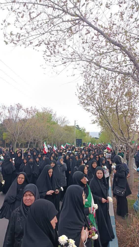 گزارش تصویری از مراسم تشییع شهدای محله ۱۳ آبان