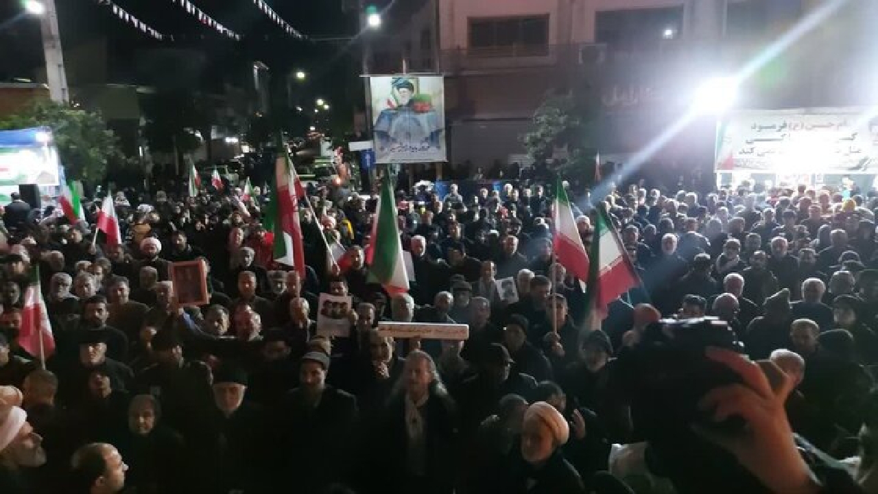 ایستاده‌ایم مثل دلیران تنگستان