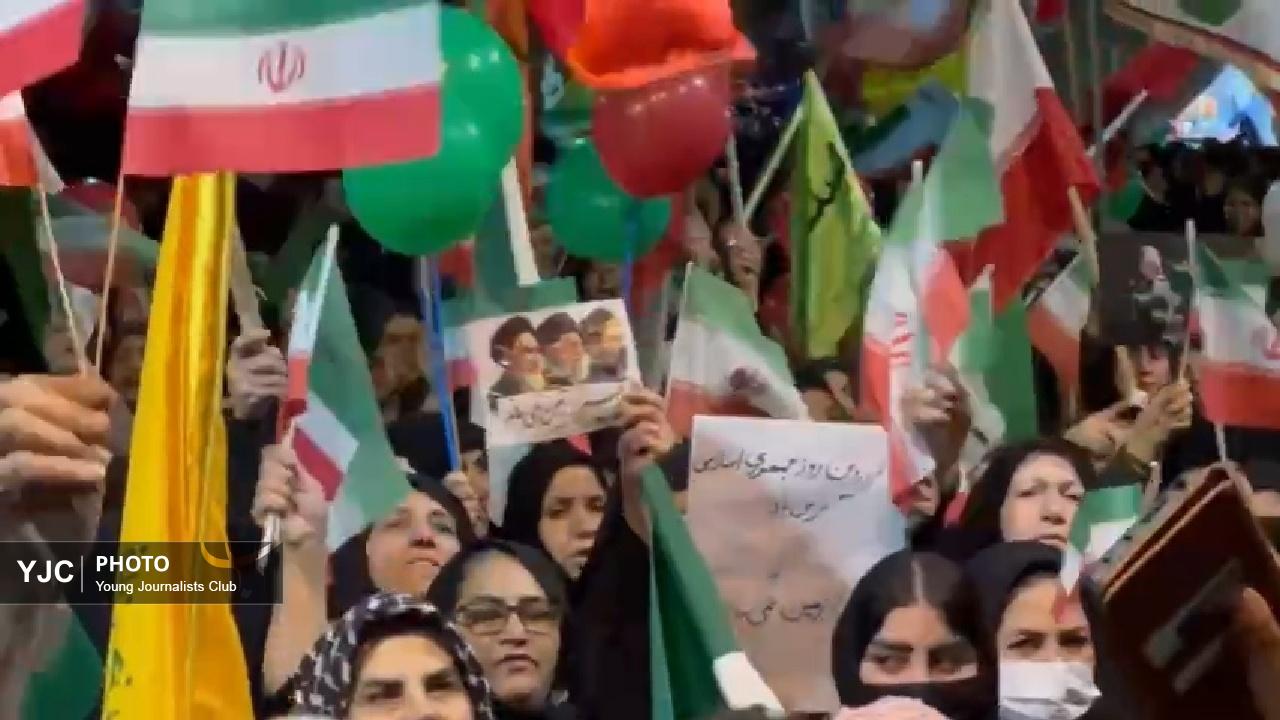 اهتزاز پرچم در سی‌ویکمین محفل وطن‌دوستی کوهدشتی‌ها + فیلم