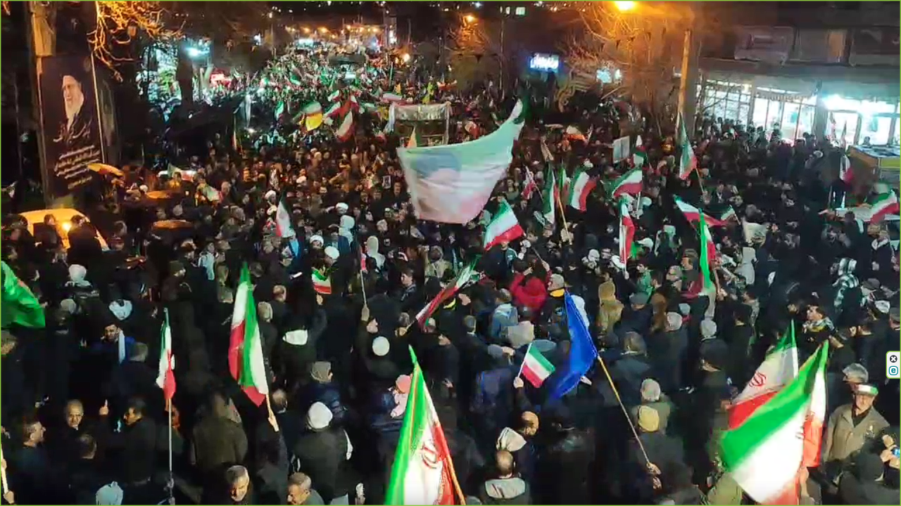 سنگ تمام نهاوندی‌ها در شب جمهوری اسلامی برای حمایت از مقام معظم رهبری + فیلم